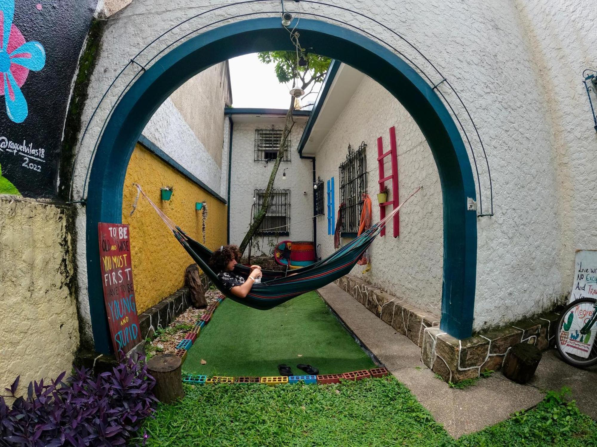 The Pelican Larry Hostel Cali Exterior foto