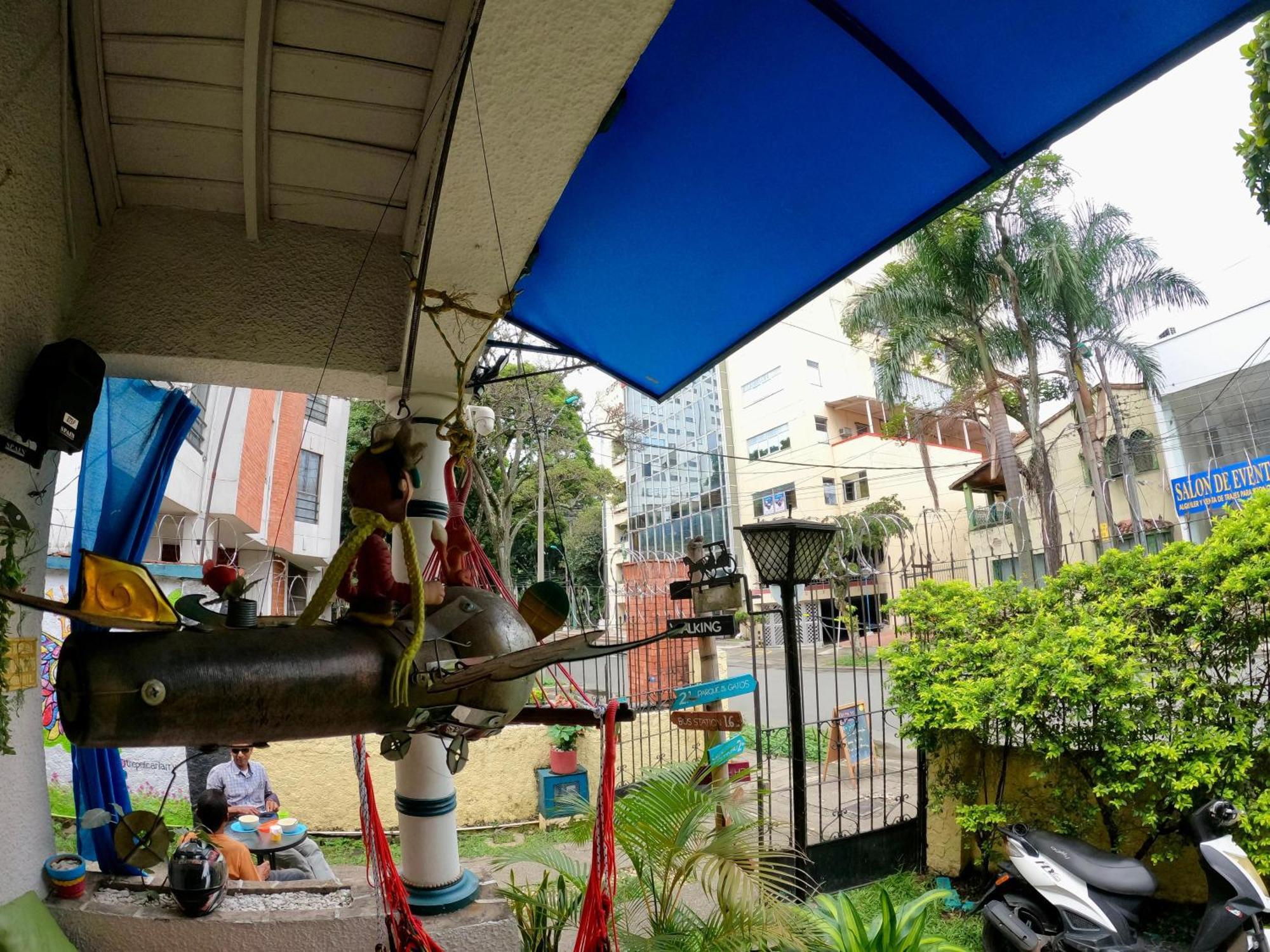 The Pelican Larry Hostel Cali Exterior foto