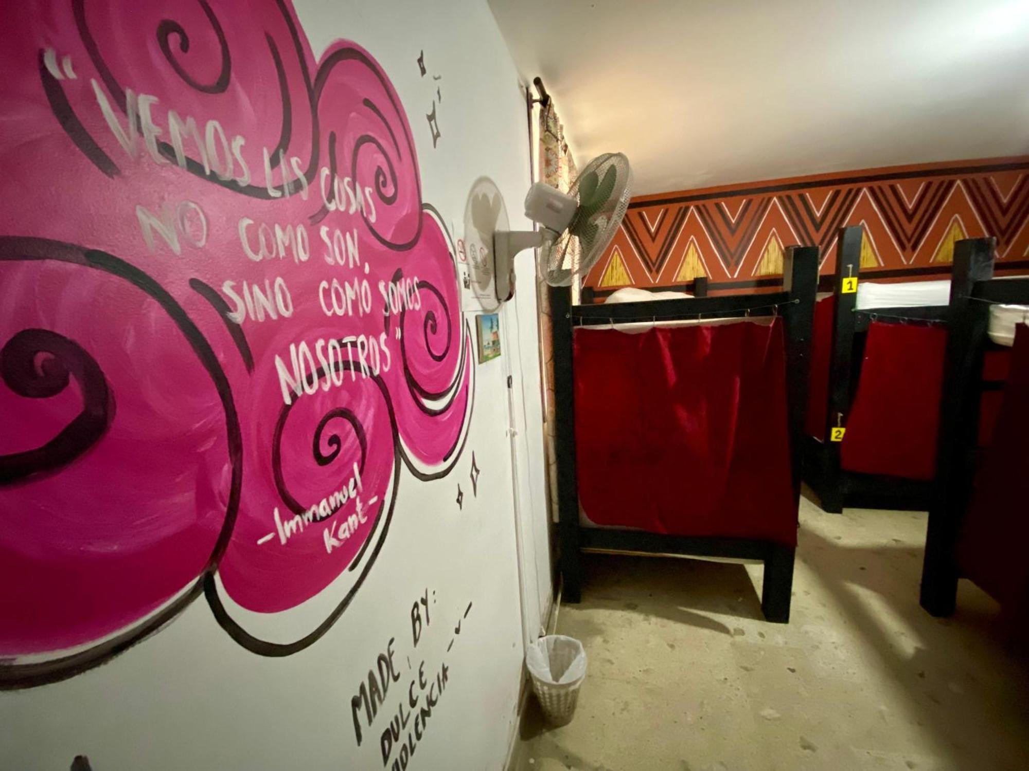 The Pelican Larry Hostel Cali Exterior foto