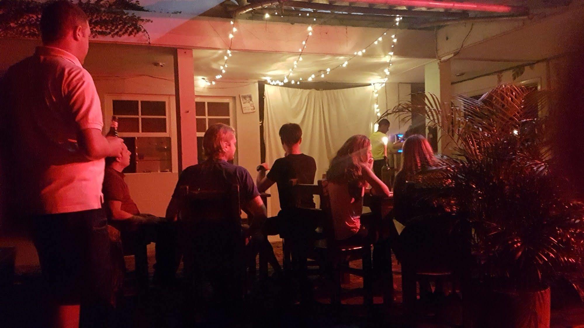 The Pelican Larry Hostel Cali Exterior foto